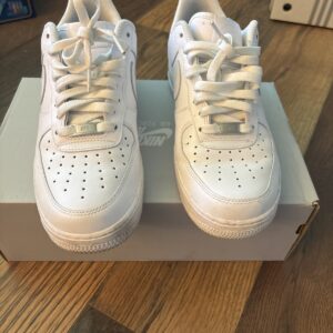 size 8 nike air force 1 '07 low triple white