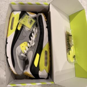 size 11 nike air max 90 2020 volt with box hang tag etc. og vintage air max