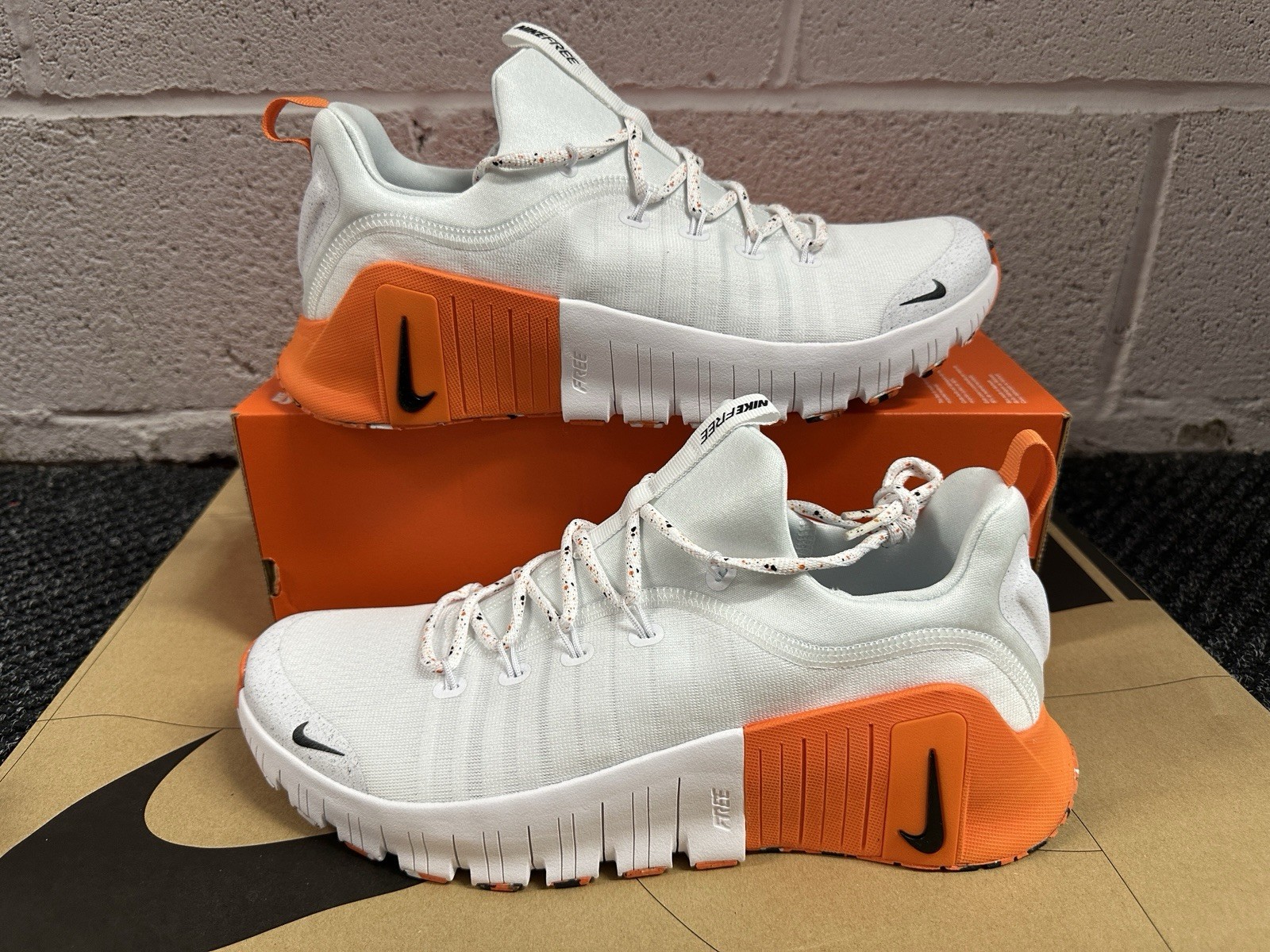 size 11.5 nike free metcon 6 white safety orange fj7127 106 size 11.5 nike free metcon 6 white safety orange fj7127 106