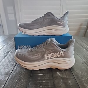 hoka men's clifton 10 running shoes stllr gray white size 10d new in box