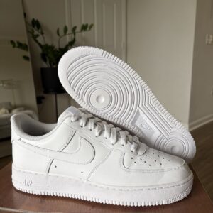 size 9.5 nike air force 1 '07 low triple white