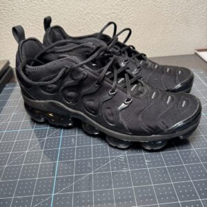 nike air vapormax plus black trainers men’s size 11 great condition