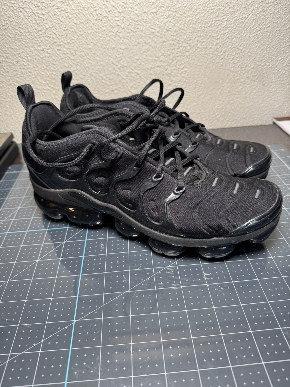 nike air vapormax plus black trainers men’s size 11 great condition nike air vapormax plus black trainers men’s size 11 great condition