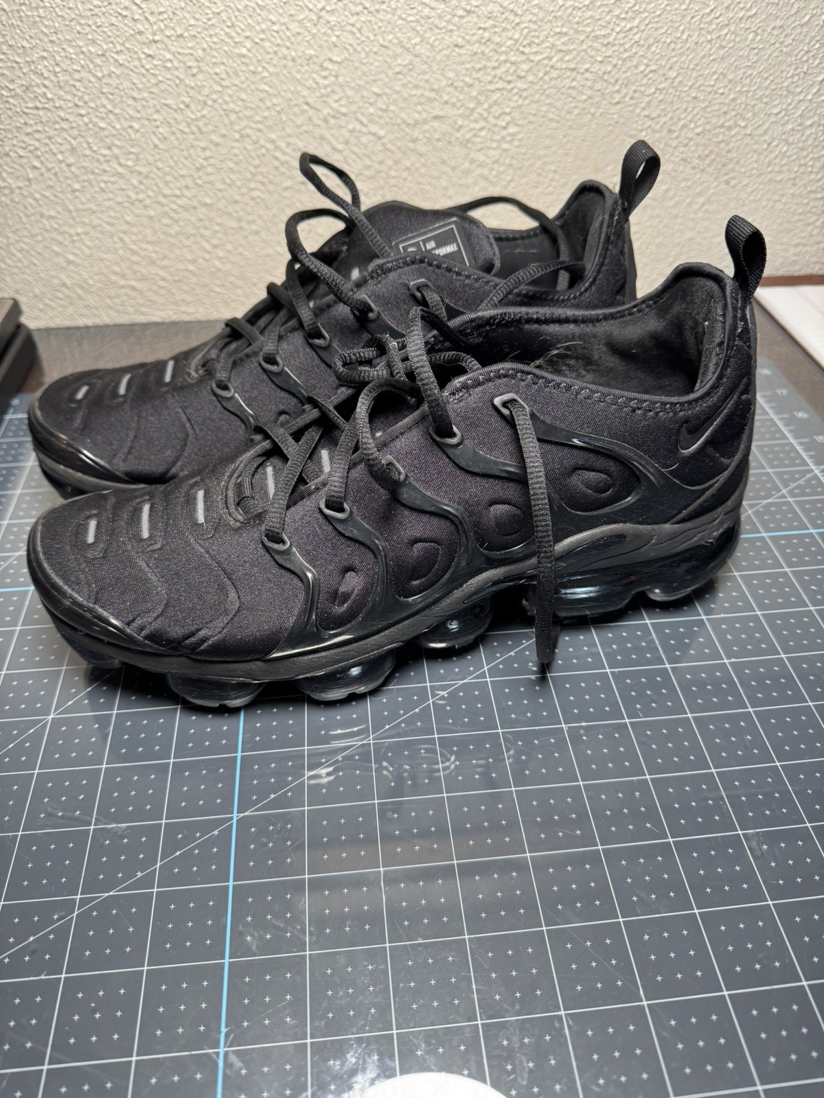 nike air vapormax plus black trainers men’s size 11 great condition nike air vapormax plus black trainers men’s size 11 great condition
