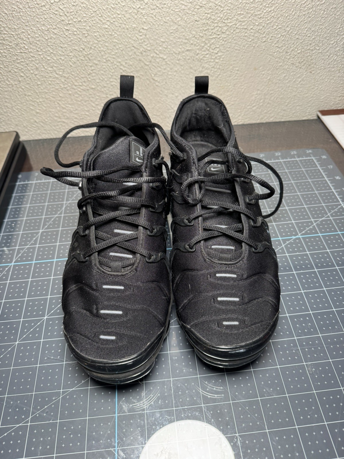 nike air vapormax plus black trainers men’s size 11 great condition nike air vapormax plus black trainers men’s size 11 great condition