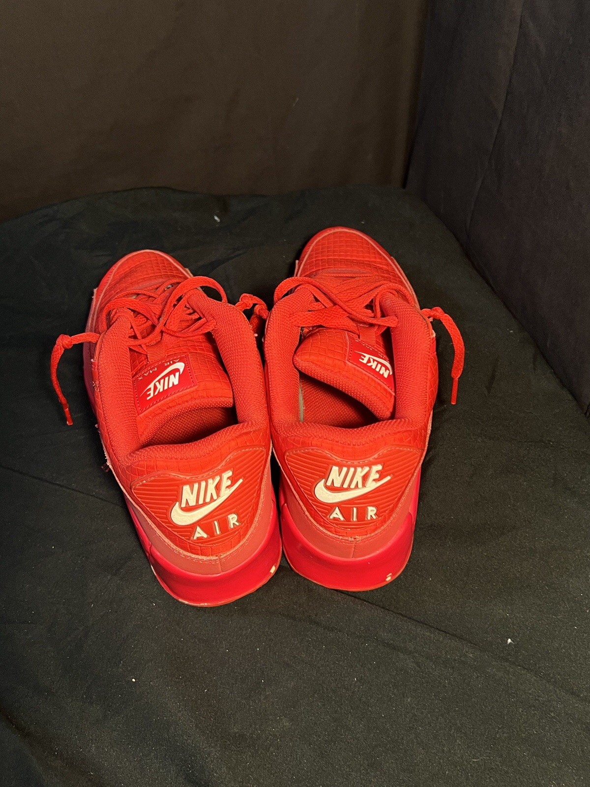 men 9.0us nike air max 90 essential /red men 9.0us nike air max 90 essential /red