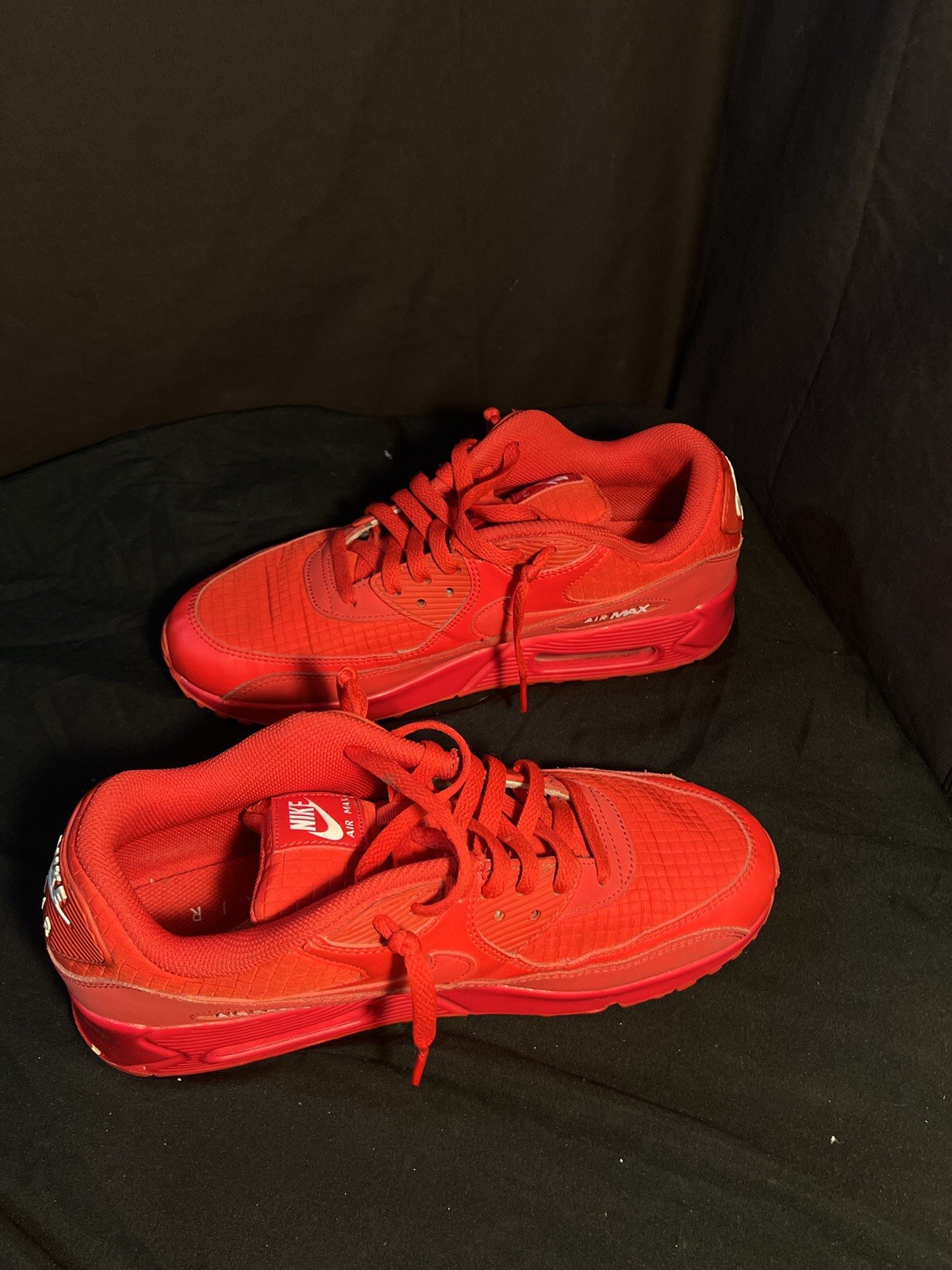 men 9.0us nike air max 90 essential /red men 9.0us nike air max 90 essential /red