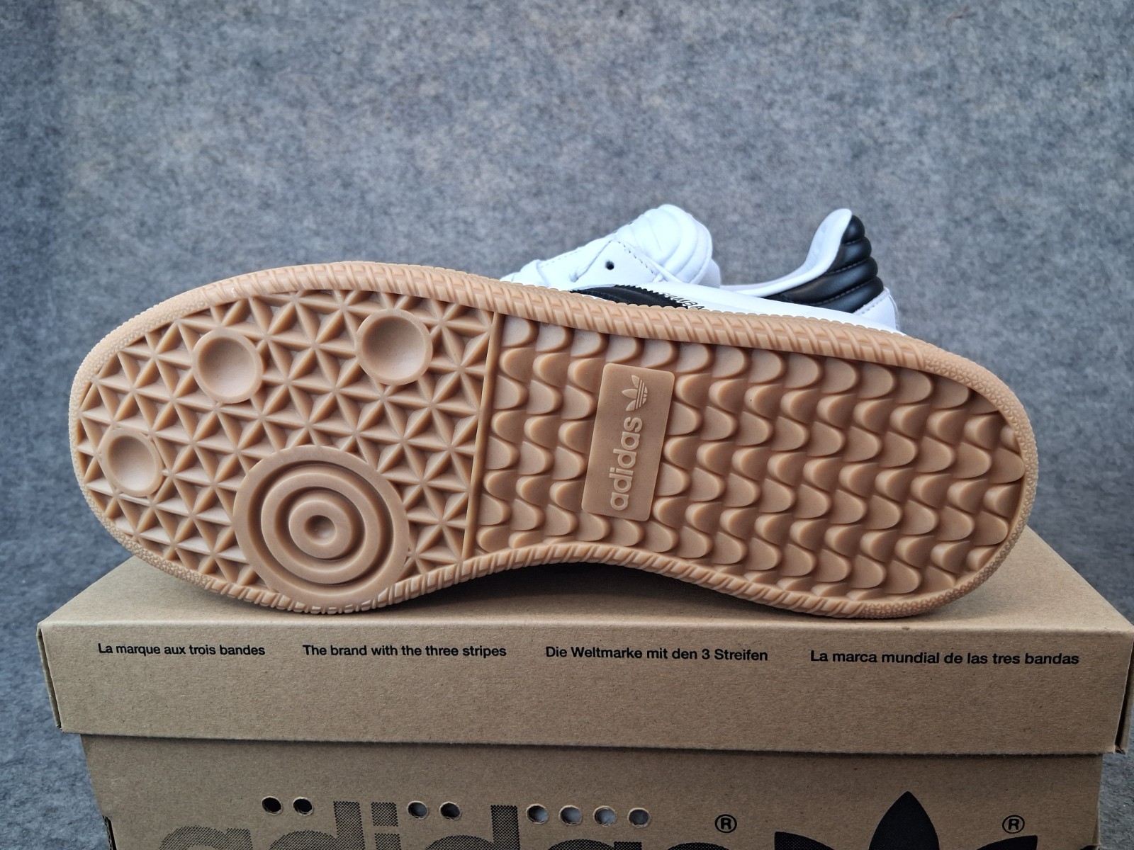 size 9 adidas samba xlg mens (10 womens) white/black ie1377 size 9 adidas samba xlg mens (10 womens) white/black ie1377