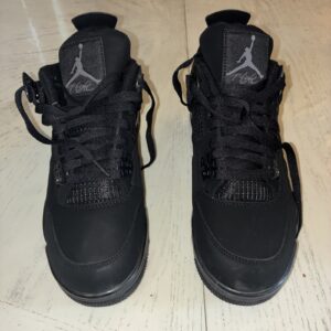 jordon 4 retro black cat us mens 9.5 new with original box and extras. l
