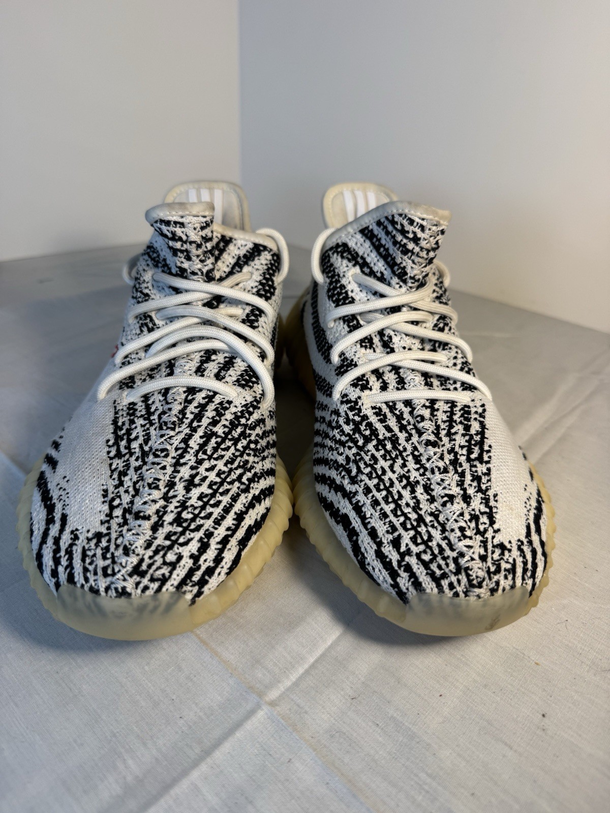 size 9.5 adidas yeezy boost 350 v2 low zebra size 9.5 adidas yeezy boost 350 v2 low zebra