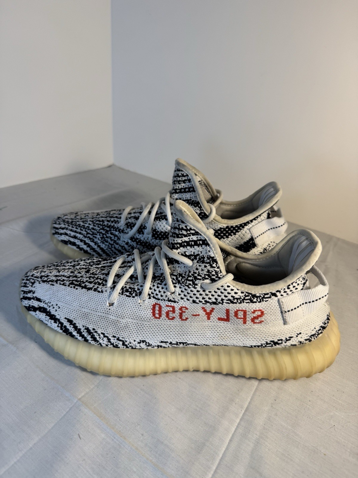 size 9.5 adidas yeezy boost 350 v2 low zebra size 9.5 adidas yeezy boost 350 v2 low zebra