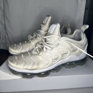 nike air vapormax triple white sail creamrunning shoes men’s size 9.5 924453 100