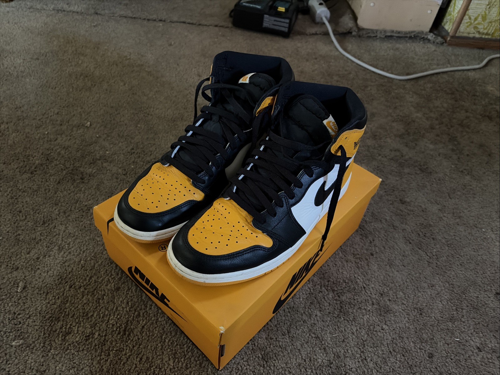 air jordan 1 high yellow toe size 11.5 used w/box air jordan 1 high yellow toe size 11.5 used w/box