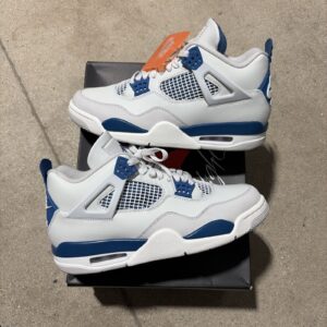 size 9.5 air jordan 4 military blue gently worn ships now