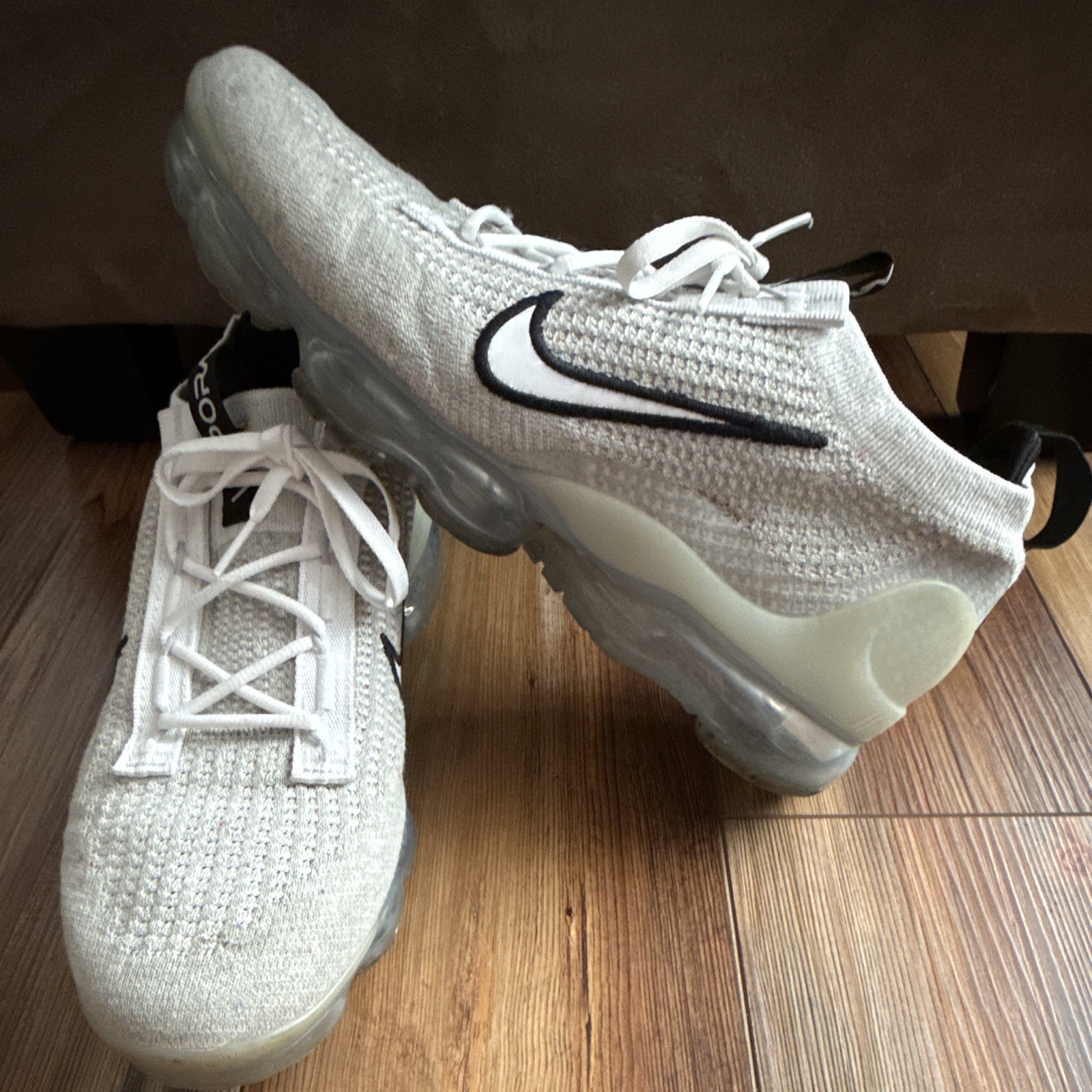 nike air vapormax 2021 flyknit white/black men's low top sneaker dh4084 100 nike air vapormax 2021 flyknit white/black men's low top sneaker dh4084 100