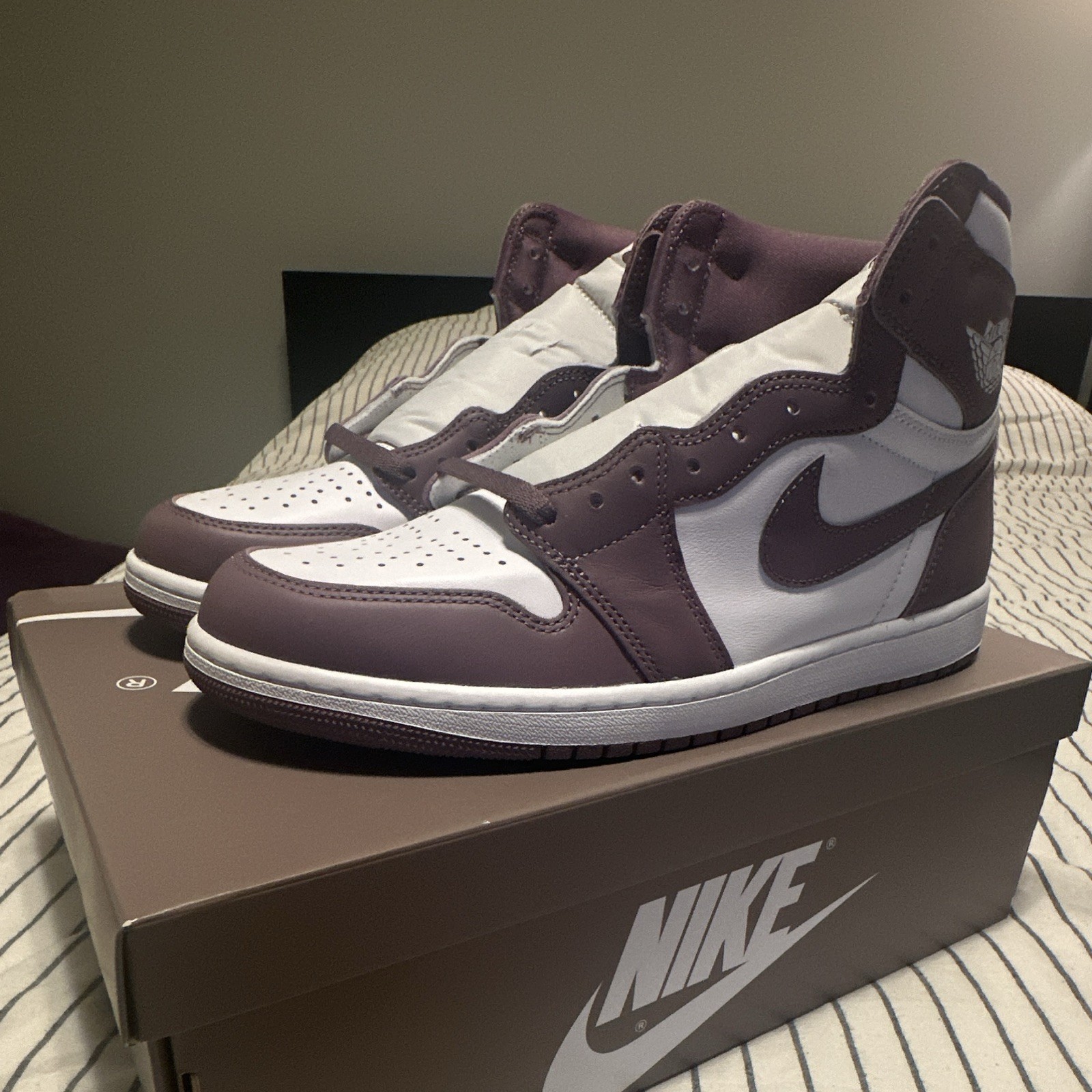 jordan air jordan 1 retro high og white/sky j mauve leather high top dz5485 105 jordan air jordan 1 retro high og white/sky j mauve leather high top dz5485 105