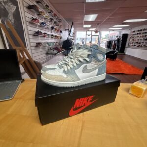 air jordan 1 retro high og hyper royal