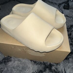 yeezy slide bone men’s size 8